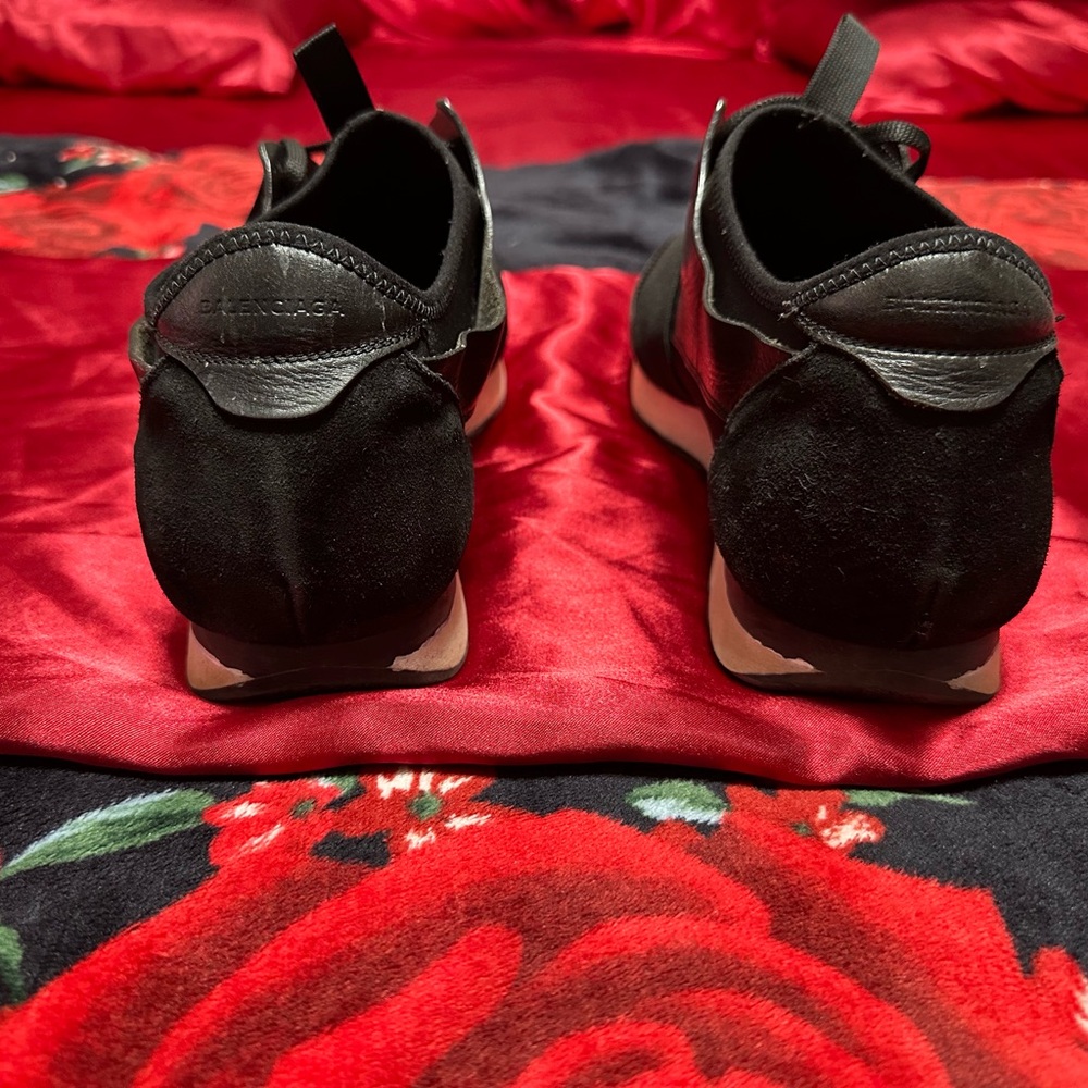 Black Low-Top Sneakers with Breathable Mesh - Picture 4 of 4